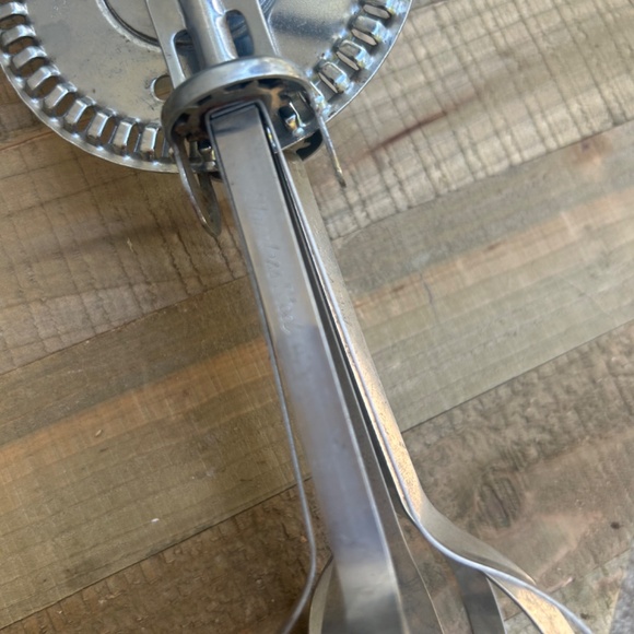Vintage Hand Mixer - Picture 5 of 6